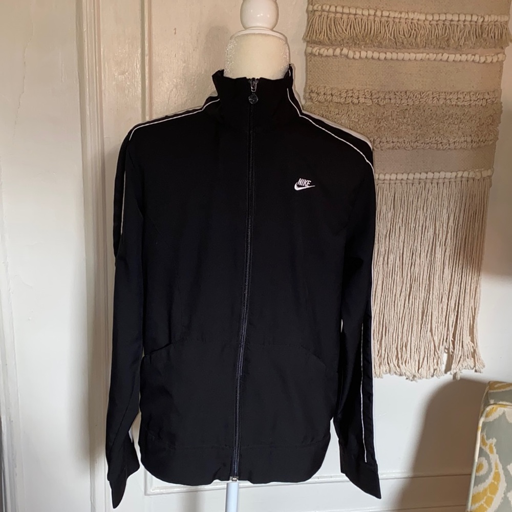 Nike - Picture 2 of 8